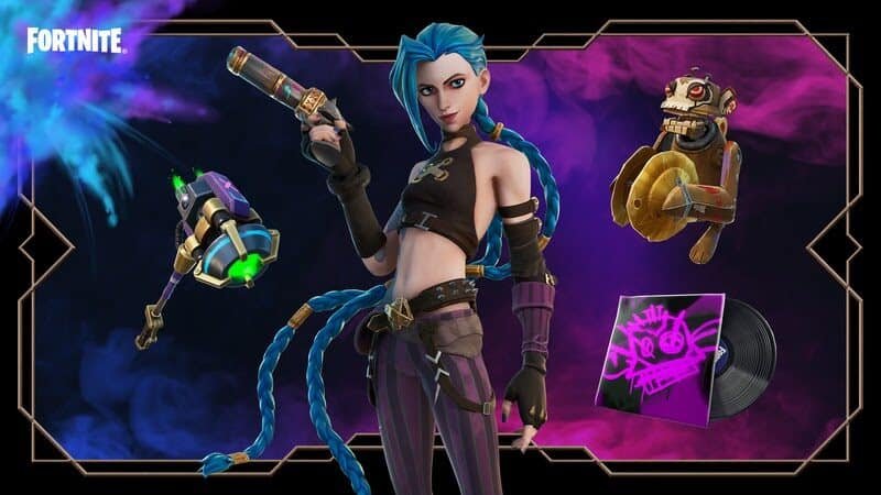 A campeã de League of Legends Jinx posa com uma pistola com cosméticos Fortnite em um fundo esfumaçado azul e roxo ao seu redor.